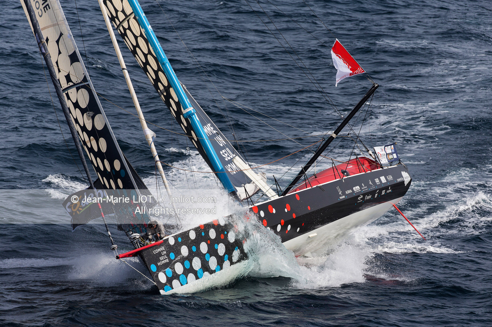 ERIC BELLION - COMME UN SEUL HOMME - VENDEE GLOBE 2016-2017