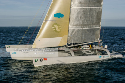 .Start Jules Verne Trophy maxi trimaran Geronimo, skipper Olivier de Kersauzon, on décember 28, 2004, Photo Jean-Marie LIOT - www.jmliot.com